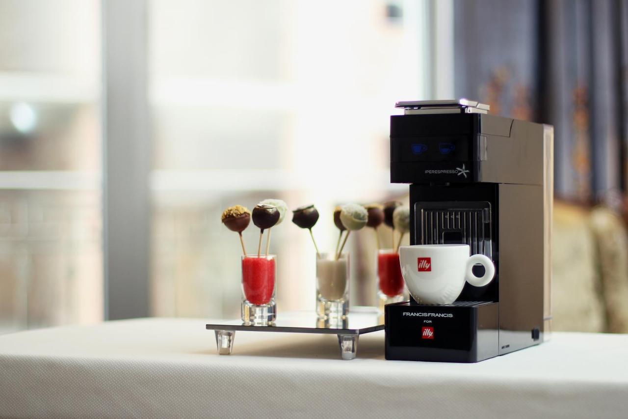فندق أوريون بيشكيك المظهر الخارجي الصورة A Nespresso Vertuoline coffee machine