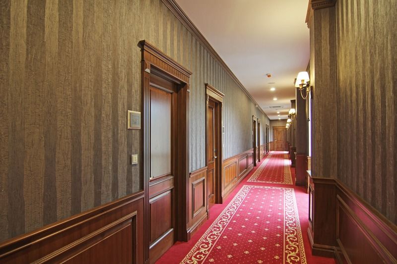 فندق أوريون بيشكيك المظهر الخارجي الصورة A corridor in a hotel