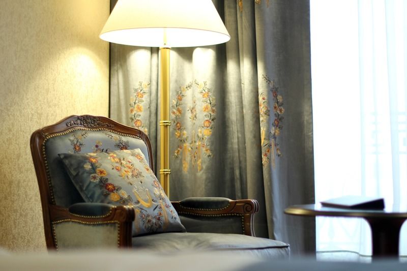 فندق أوريون بيشكيك المظهر الخارجي الصورة Curtains and upholstery