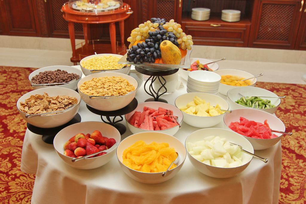 فندق أوريون بيشكيك المظهر الخارجي الصورة Fruit salad