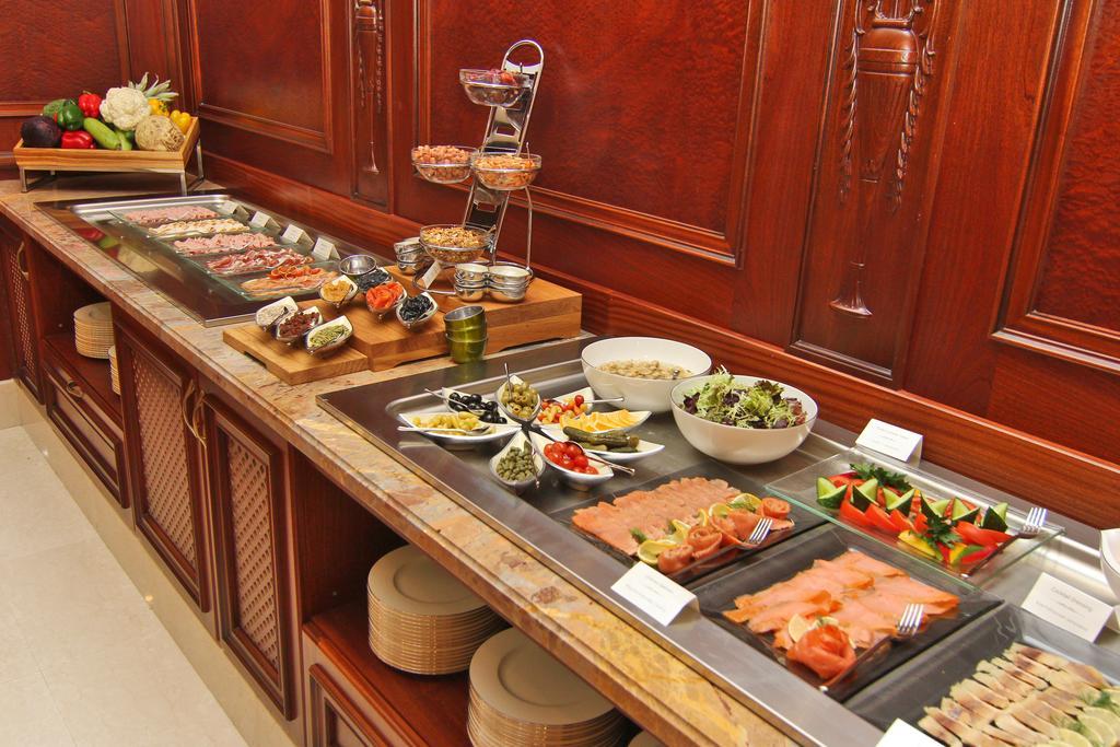 فندق أوريون بيشكيك المظهر الخارجي الصورة A buffet