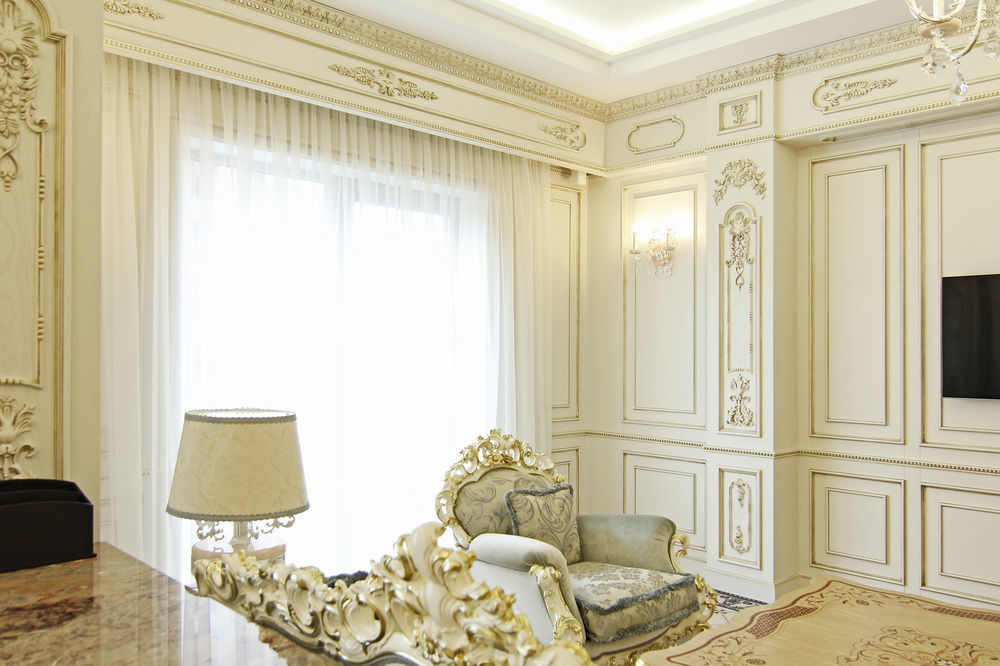 فندق أوريون بيشكيك المظهر الخارجي الصورة A room with a curtain