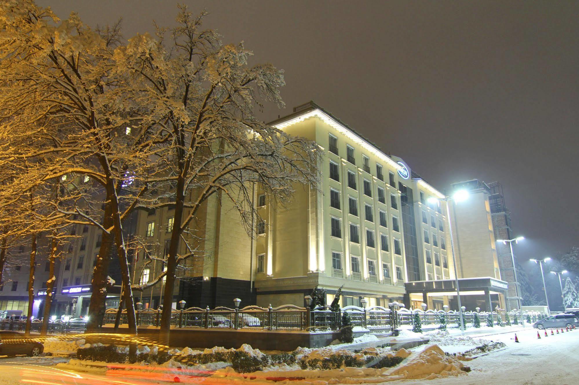 فندق أوريون بيشكيك المظهر الخارجي الصورة Hilton Prague